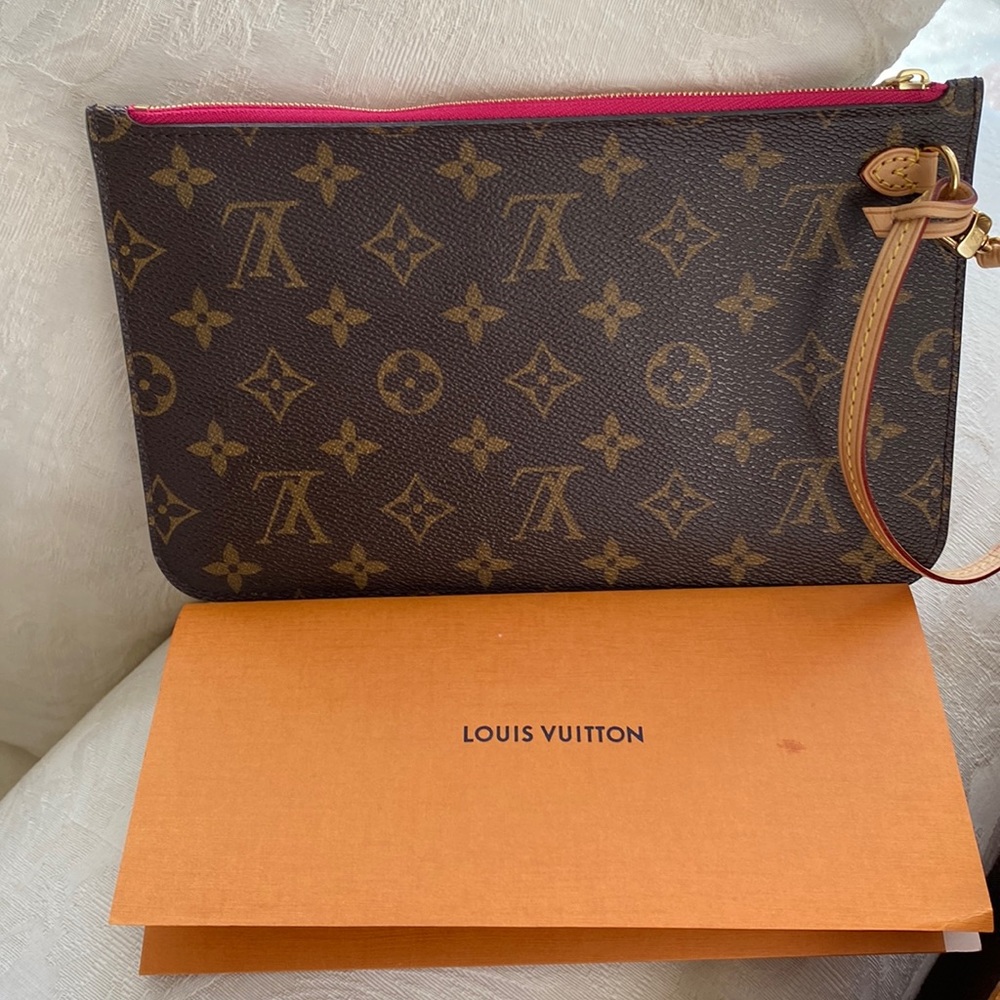 Louis Vuitton Monogram Neverfull MM pouch only.